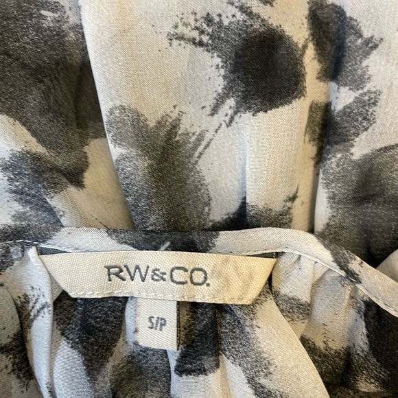 Rw&co black/white floral printed short sleeve blouse top women’s size Small - Picture 5 of 7